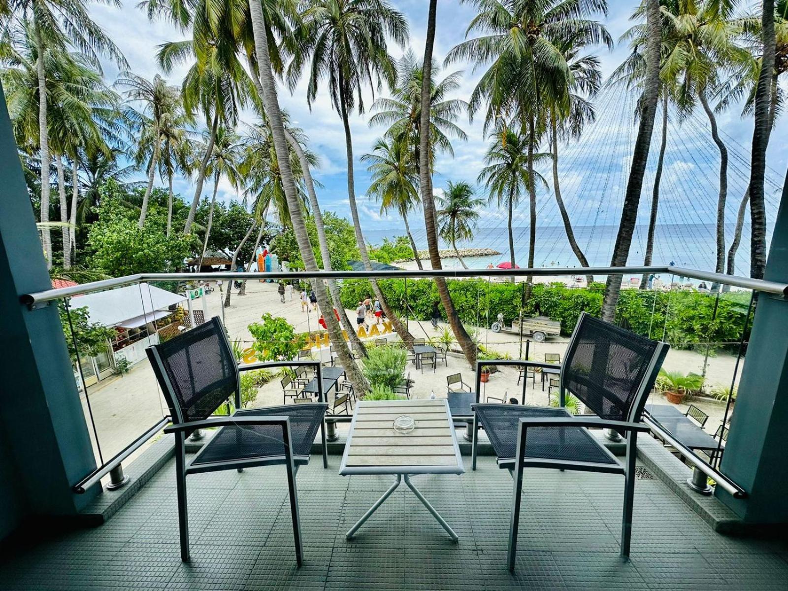 Hotel Kaani Grand Seaview à Maafushi Extérieur photo