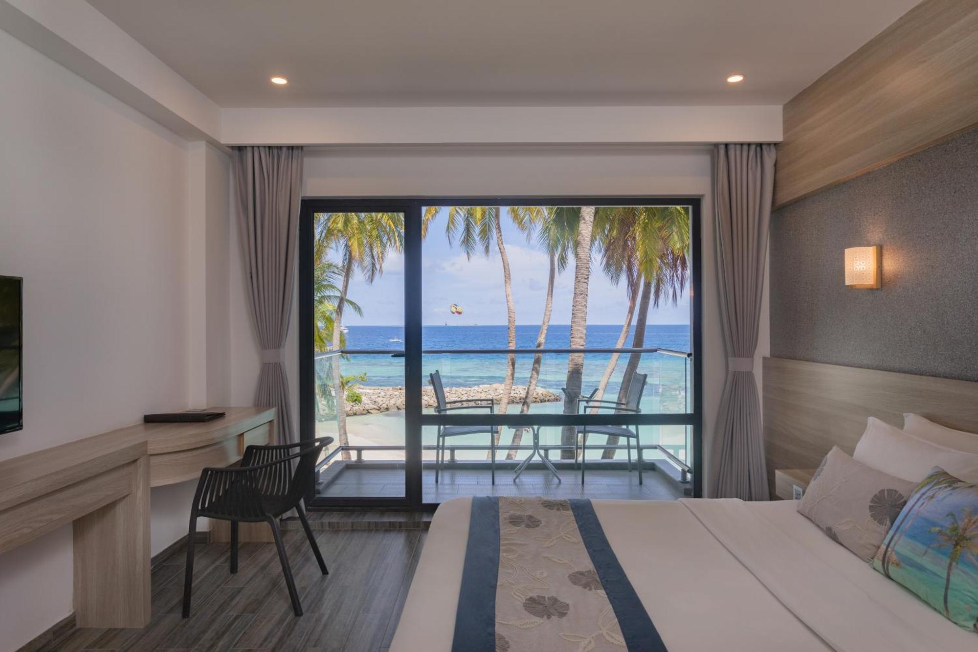 Hotel Kaani Grand Seaview à Maafushi Extérieur photo