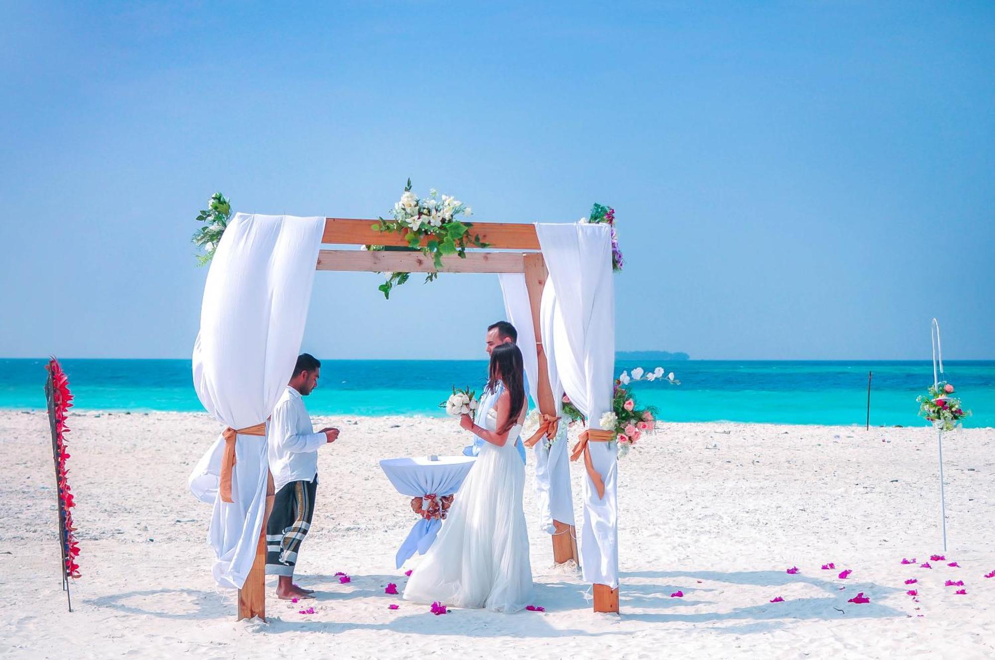 Hotel Kaani Grand Seaview à Maafushi Extérieur photo