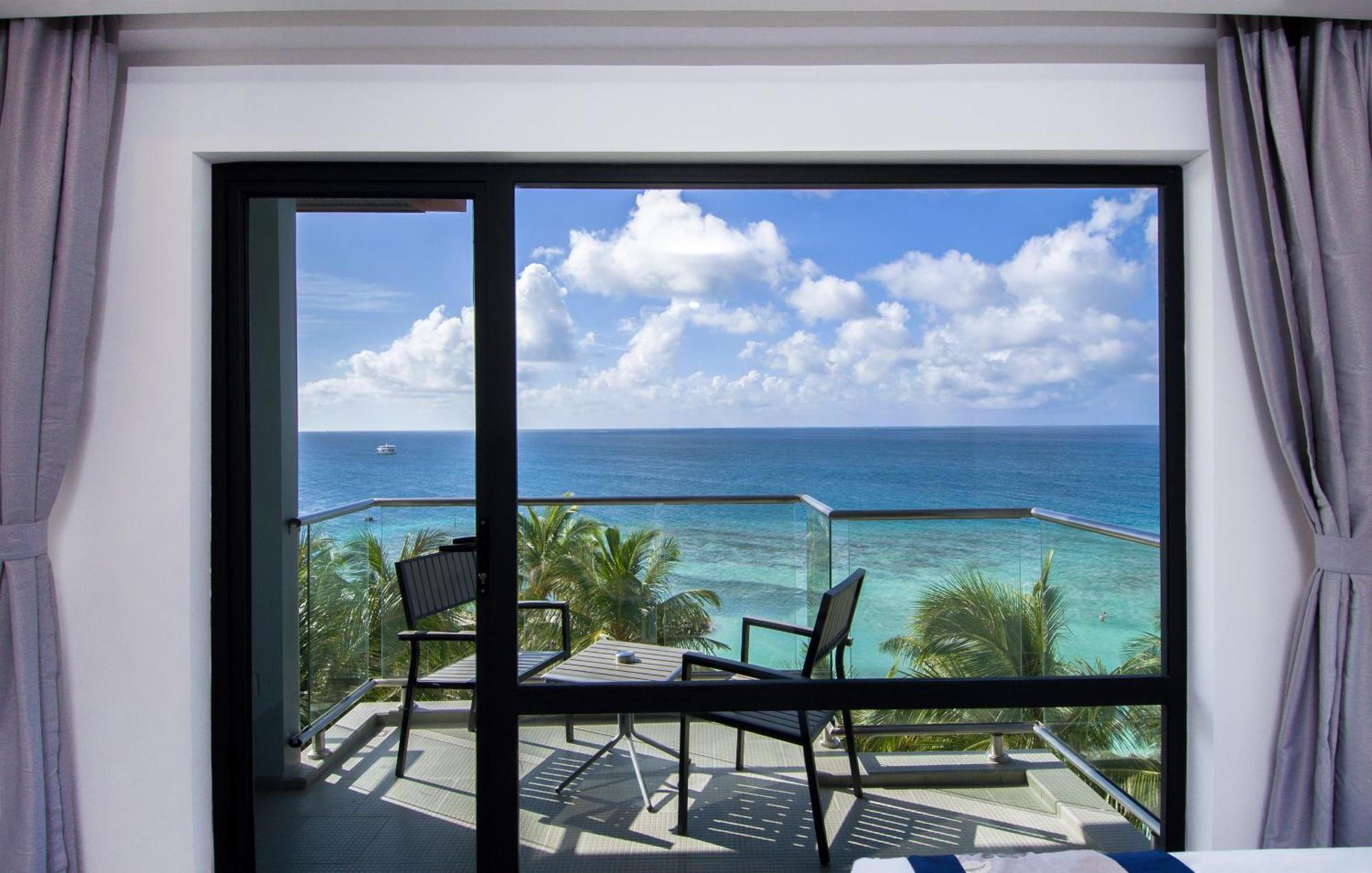 Hotel Kaani Grand Seaview à Maafushi Extérieur photo